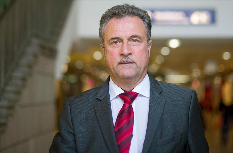 GDL-Chef Claus Weselsky will vorerst auf weitere Streiks verzichten: "Das Land und die Bahnkunden haben jetzt eine Pause verdient - und die Bahn eine Nachdenkpause zum Reagieren."