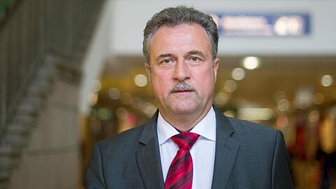 GDL-Chef Claus Weselsky will vorerst auf weitere Streiks verzichten: "Das Land und die Bahnkunden haben jetzt eine Pause verdient - und die Bahn eine Nachdenkpause zum Reagieren."