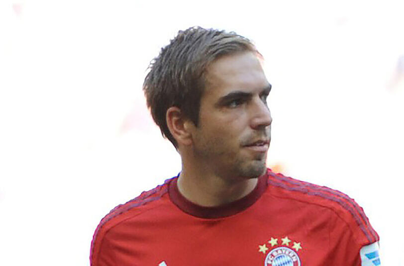PHILIPP LAHM: NOTE 3.
Der Kapitän mit ab und an etwas sehr gewagten Rückpässen zu Torhüter Neuer, der recht viel riskieren musste. Hatte es auf rechts schwer gegen den schnellen und unbequemen De Blasis. In Halbzeit souveräner und daher dem Gegner überlegen.