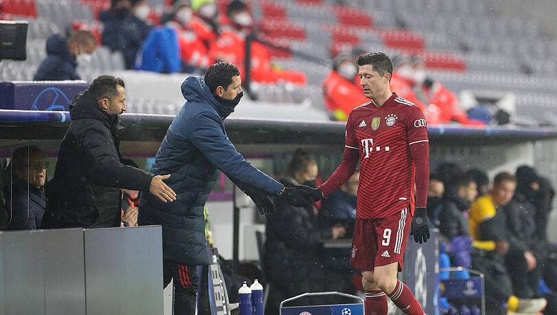 Hasan Salihamidzic (li.) und Robert Lewandowski haben miteinander telefoniert.