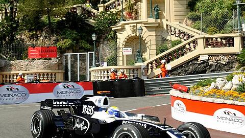 Vertraute Wege für Nico Rosberg, der seinen Williams-Toyota durch die Straßen seiner Heimatstadt Monaco pilotiert.