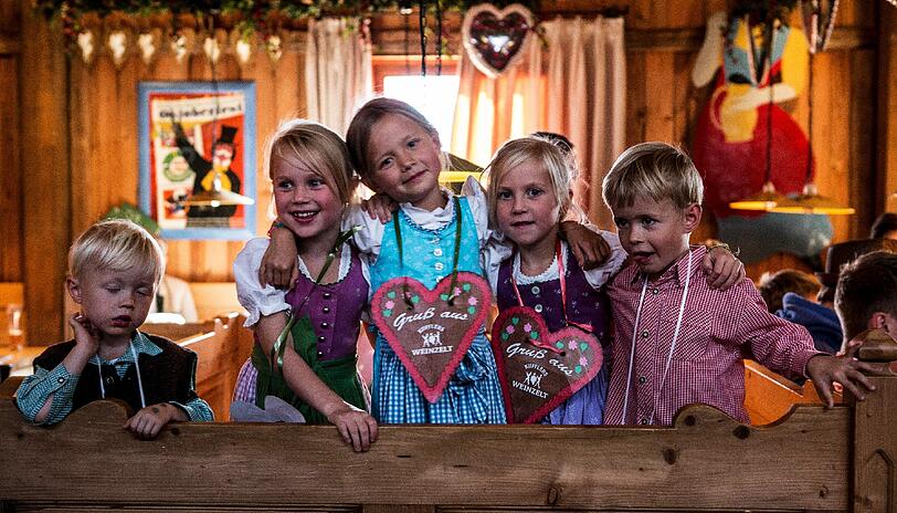 Weinzelt-Wirt und Fotograf Stephan Kuffler: Seine besten Wiesn-Bilder der vergangenen Jahre.