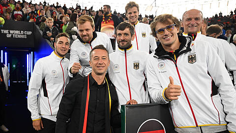 Das deutsche Davis-Cup-Team verabschiedet Philipp Kohlschreiber (vorne links).