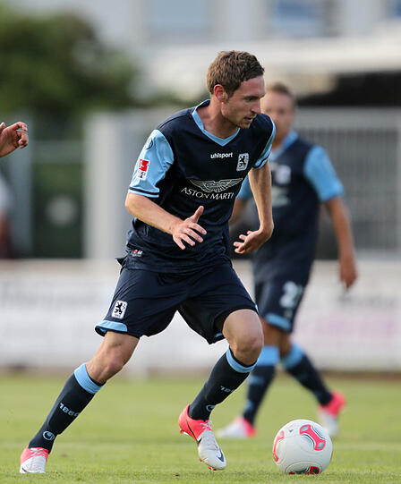 Starker Auftritt im Testspiel: In den neuen Trikots siegen die Löwen mit 4:0 gegen den MSV Duisburg.