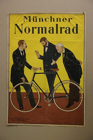 1900: Aber auch Räder der "Normalfahrradwerke" aus München-Mittersendling sind um 1900 erhältlich &ndash; in der Augustenstraße 77.