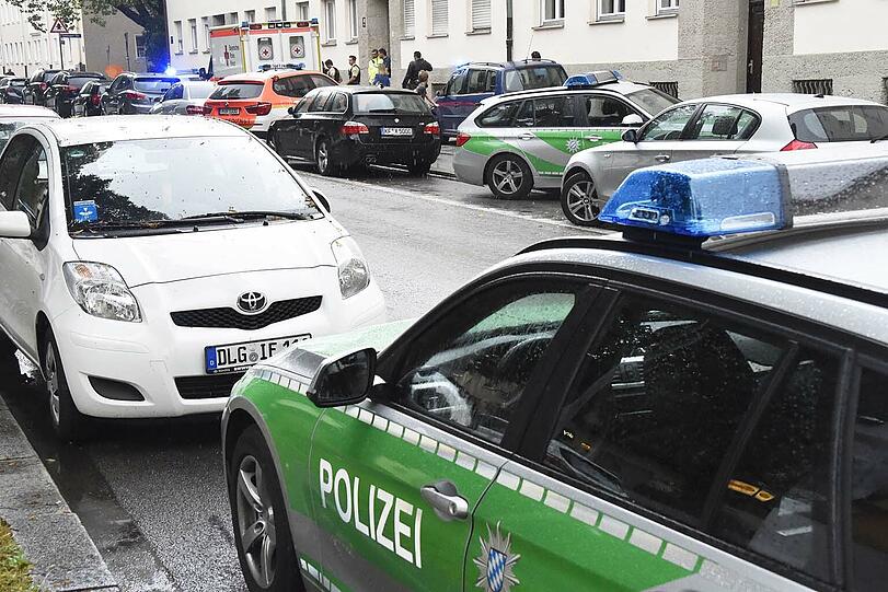 Ein 31-Jähriger sorgt für ein massives Polizeiaufgebot, als er sich weigert ins Krankenhaus mitzukommen.
