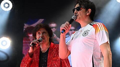 Olaf der Flipper (li.) und Matze Knop wollen mit ihrem Titel "Wir sagen Dankeschön 2024 (Stadion Version)" weiter auftreten.