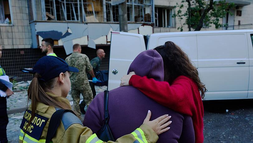 In Kiew haben die Behörden nach den russischen Angriffen zahlreiche Opfer gemeldet. In Kiew haben die Behörden nach den russischen Angriffen zahlreiche Opfer gemeldet.
