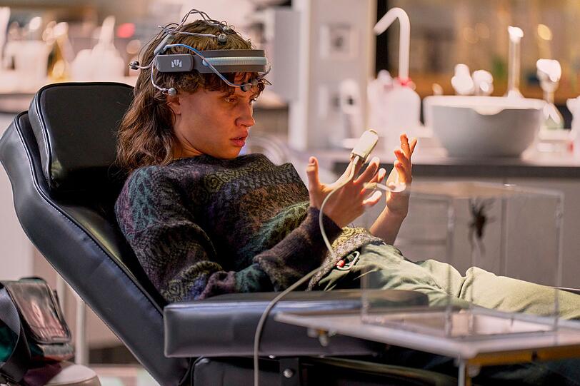 In der Serie "Wake Up" spielt Luna Jordan die junge Angstpatientin Emma, die an der Studie einer Nanobot-Forscherin teilnimmt. In der Serie "Wake Up" spielt Luna Jordan die junge Angstpatientin Emma, die an der Studie einer Nanobot-Forscherin teilnimmt.