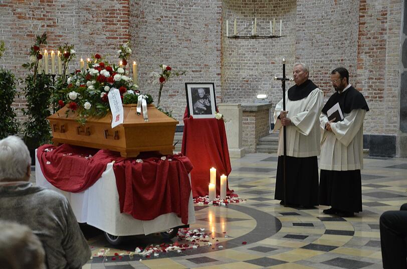 In stillem Gedenken an den Verstorbenen: Die Trauerfeier fand in der Aussegnungshalle des Ostfriedhofs statt.