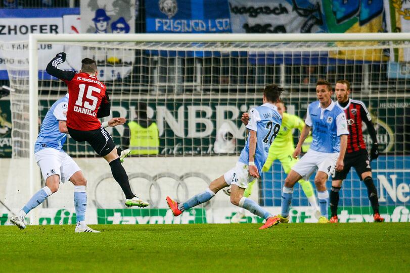 Vor 15 000 Zuschauern im erst zum zweiten Mal seit seiner Eröffnung 2010 ausverkauften Stadion erzielte Soares das 1:0.