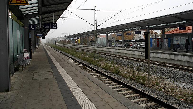 Blick auf den Bahnsteig an der S-Bahn-Station Taufkirchen. (Archivbild)