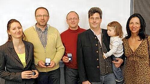 Ausgezeichnet (v.l.): Nina Strobel, Hubert Maier, Sven Eichhöfer, Dr. Max Burkhart mit Tochter Gianna, Andrea Brown. Ausgezeichnet (v.l.): Nina Strobel, Hubert Maier, Sven Eichhöfer, Dr. Max Burkhart mit Tochter Gianna, Andrea Brown.