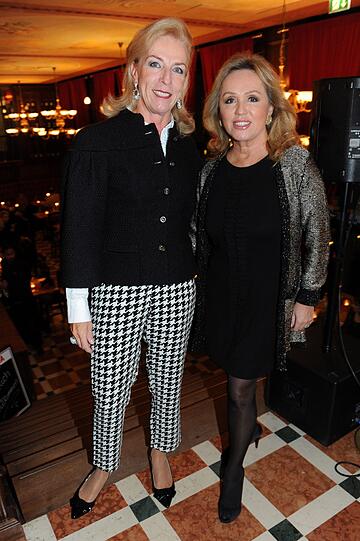 Carmen Hauser, Konsulin Marian Schulz.