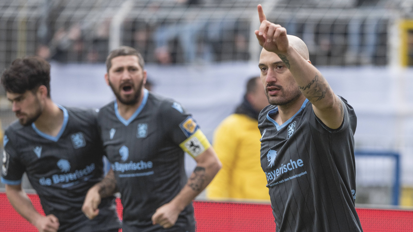 Timo Gebhart (r.) erzielte die 1:0-Führung für die Löwen