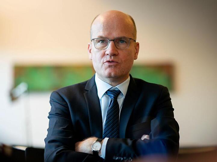 "Es täte dem Land gut, wenn nach über 50 Jahren das Auswärtige Amt wieder von der Union geführt wird. Außenpolitik ist eines der Kernthemen in diesem Land", sagt Brinkhaus.