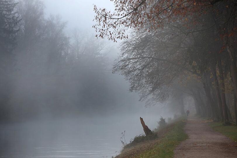 Wenn Nebelschwaden wabern: mystische Stimmung am Kanal.