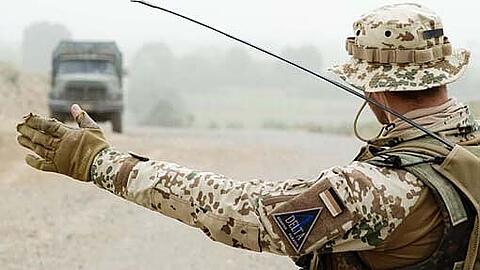 Laut der Bundeswehr ist es noch keinesfalls erwiesen, dass die Zivilistin in Afghanistan von deutschen Soldaten erschossen worden sei. (Archivbild)
