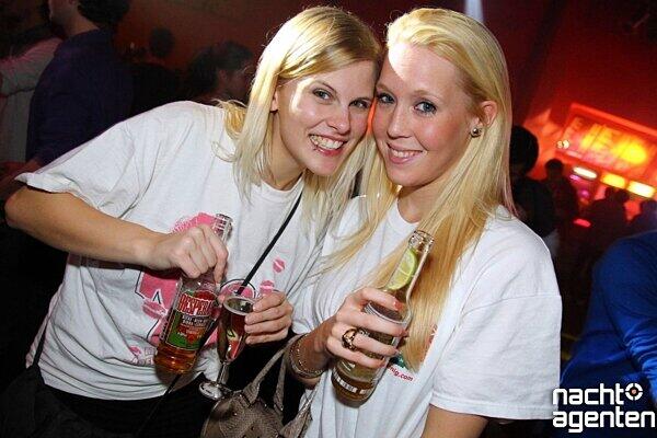 13 Jahre Nachtgalerie: "Malle live vs Party Pornös". Am Freitag gewährte Sexy Mia den Partygästen tiefe Einblicke. Noch mehr Fotos gibt es hier www.nachtagenten.de.