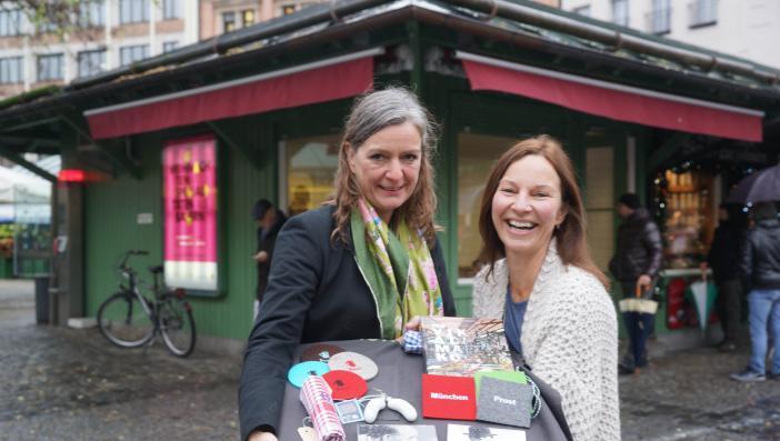 Babette Mack (links) und Marion Marr sind die neuen Mieterinnen auf dem Viktualienmarkt. Babette Mack (links) und Marion Marr sind die neuen Mieterinnen auf dem Viktualienmarkt.