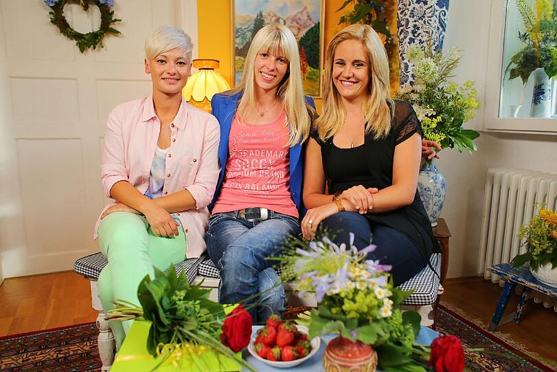 Bäuerin Lena und die potenziellen Herzdamen Sina und Janine