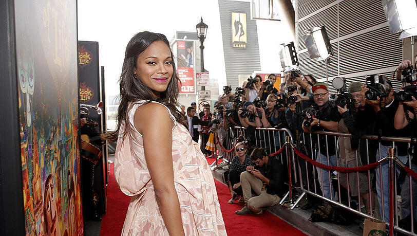 Unübersehbar schwanger präsentiert sich Zoe Saldana am Wochenende bei der Filmpremiere von "Manolo und das Buch des Lebens" in Los Angeles Unübersehbar schwanger präsentiert sich Zoe Saldana am Wochenende bei der Filmpremiere von "Manolo und das Buch des Lebens" in Los Angeles