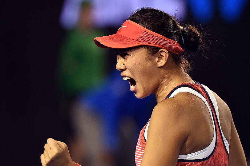So nah liegen Freud' und Leid im Sport beieinander: die Chinesin Shuai Zhang profitierte im Achtelfinale der Australian Open von der Oberschenkelverletzung ihrer Gegnerin Madison Keys (USA). Die Bilder vom Drama.