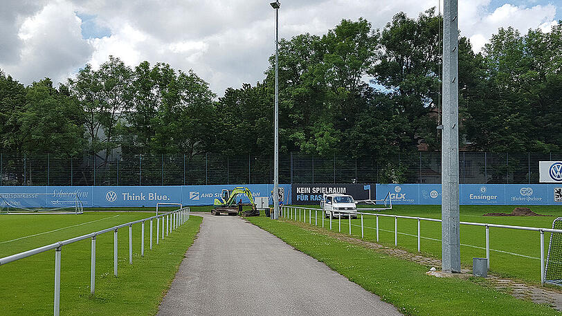Der erste Bagger ist angerollt - so sehen die Umbauarbeiten beim TSV 1860 an der Grünwalder Straße aus.