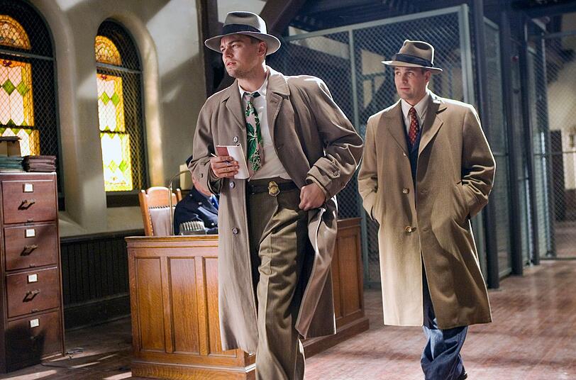 Teddy Daniels (Leonardo DiCaprio, links) und Partner Chuck (Mark Ruffalo) fällt es nicht leicht, auf "Shutter Island" einen klaren Kopf zu bewahren. Teddy Daniels (Leonardo DiCaprio, links) und Partner Chuck (Mark Ruffalo) fällt es nicht leicht, auf "Shutter Island" einen klaren Kopf zu bewahren.