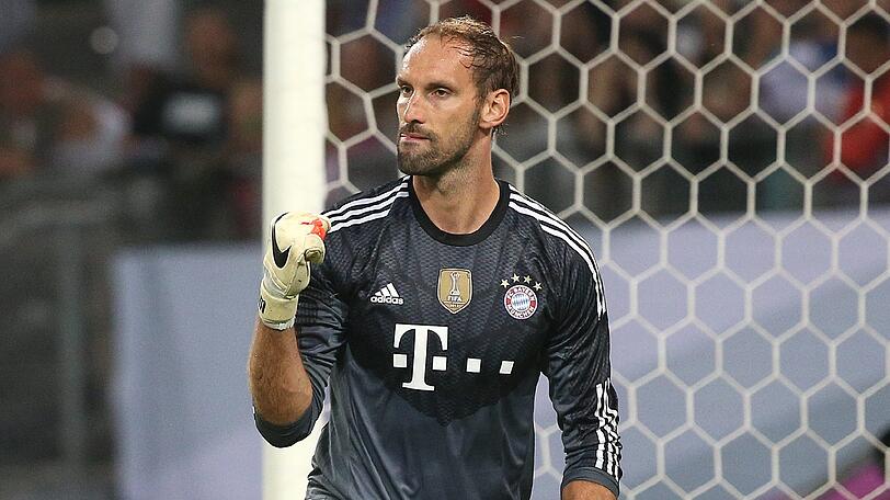 TOM STARKE  NOTE 4: 
Zweiter Saisoneinsatz für den dritten Torhüter. Nach dem gehaltenen Elfmeter gegen Darmstadt (1:0) diesmal sofort unter Feuer der Leipziger. Machtlos beim 0:1. Gute Paraden, vor allem gegen Sabitzers Schuss (23.), hielt ordentlich, gab alles. Aber beim 2:4 von Werner getunnelt. (Archivfoto)