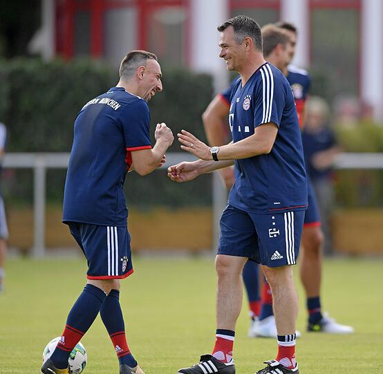 Franck Ribery blödelt mit seinem Landsmann.
