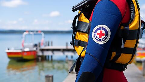 Auf dem Starnberger See geriet ein Schwimmer am Mittwoch in Not.