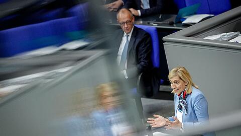 Die Verantwortung f&uuml;r den Bundesnachrichtendienst (BND) liegt im Bundeskanzleramt, die Aufsicht &uuml;ber das Bundesamt f&uuml;r den Verfassungsschutz hat das Bundesinnenministerium.