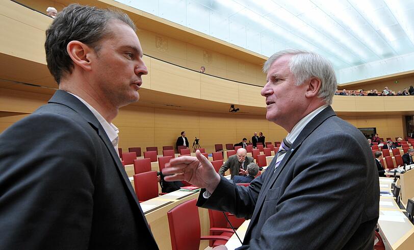 Thomas Mütze, hier im Bild mit Ministerpräsident Horst Seehofer, gibt sein Amt als Grünen-Fraktionschef auf