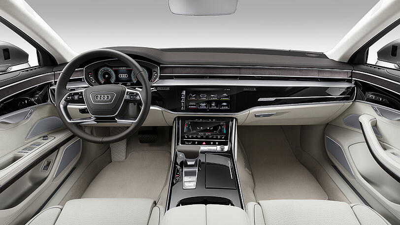Audi setzt auf schalterlose Steuerung. Ein 10,1-Zoll-Touch-Display dient der Bedienung des Infotainments, ein weiteres Display in der Mittelkonsole ist etwa für die Steuerung der Klimatisierung zuständig.