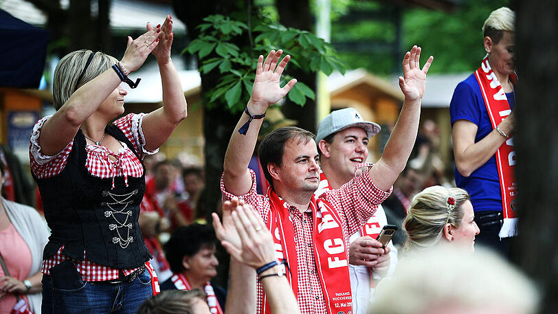 Die Bayern feiern mit ihren Fans die sechste Deutsche Meisterschaft in Folge. Die Bilder vom Fanfest.