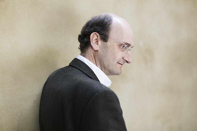Der Dirigent Andrew Manze.