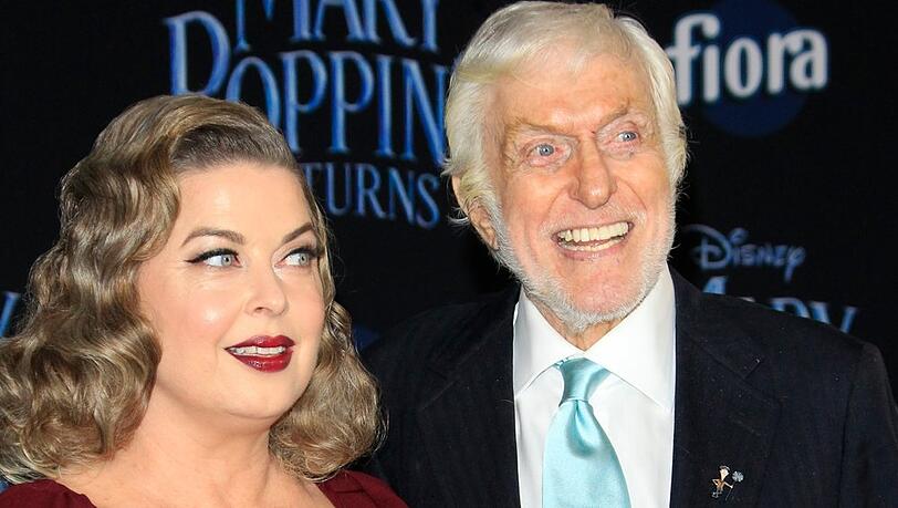 Arlene Silver und Dick Van Dyke haben am 29. Februar 2012 geheiratet.