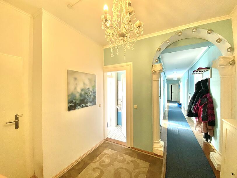 Die alte Wohnung hatte sieben Zimmer und einen 15 Meter langen Flur. Hier zieht bald eine neue Familie ein. Die alte Wohnung hatte sieben Zimmer und einen 15 Meter langen Flur. Hier zieht bald eine neue Familie ein.