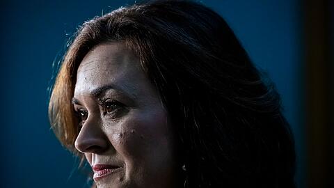 Die CDU-Generalsekret&auml;rin musste die Wahlniederlage als erste Vertreterin der Bundespartei kommentieren.