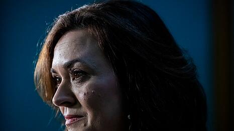 Die CDU-Generalsekret&auml;rin musste die Wahlniederlage als erste Vertreterin der Bundespartei kommentieren.
