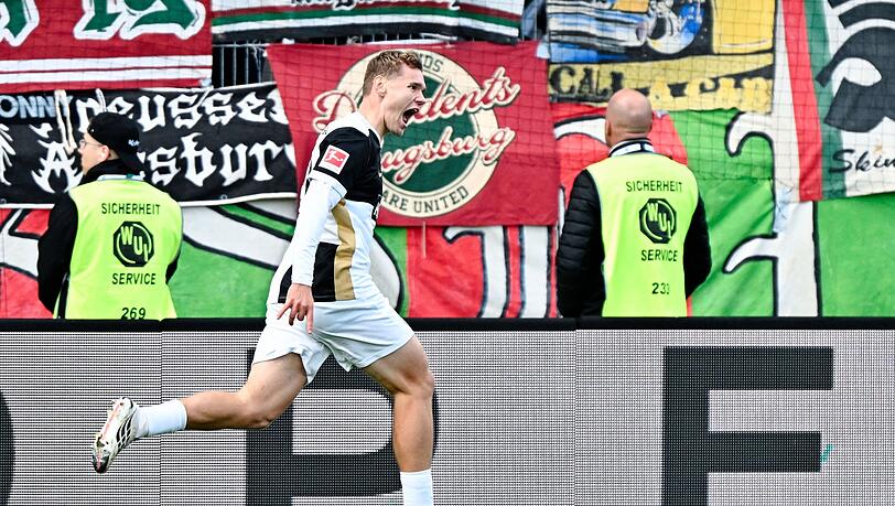 Torschütze Lasse Günther jubelt nach dem 2:0. Torschütze Lasse Günther jubelt nach dem 2:0.