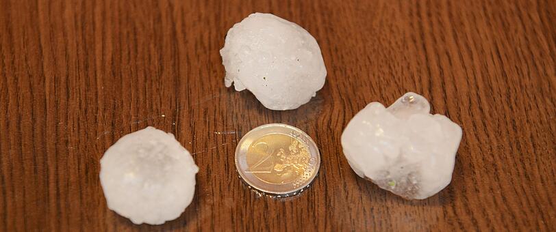 In Freiburg sind diese Hagel-Monster vom Himmel gefallen: Ein starkes Gewitter hat über Bayern und Baden-Württemberg gewütet. Die Bilder...