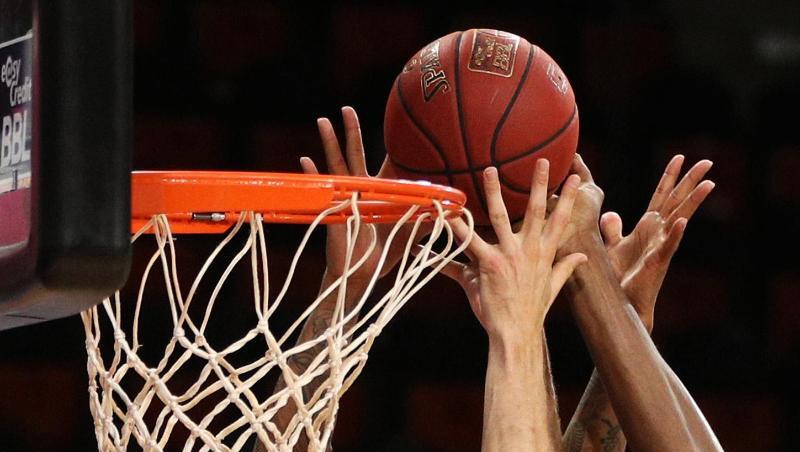 Spieler beim Rebound.