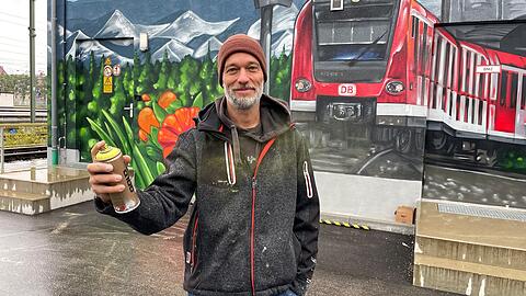 Künstler Marcus Dörr (50) am Ostbahnhof.