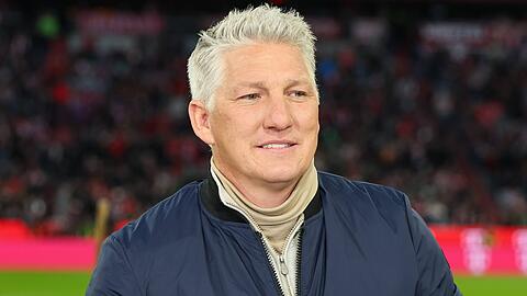 Bastian Schweinsteiger hat Probleme, einen ehemaligen Spieler des FC Bayern München zu erkennen.