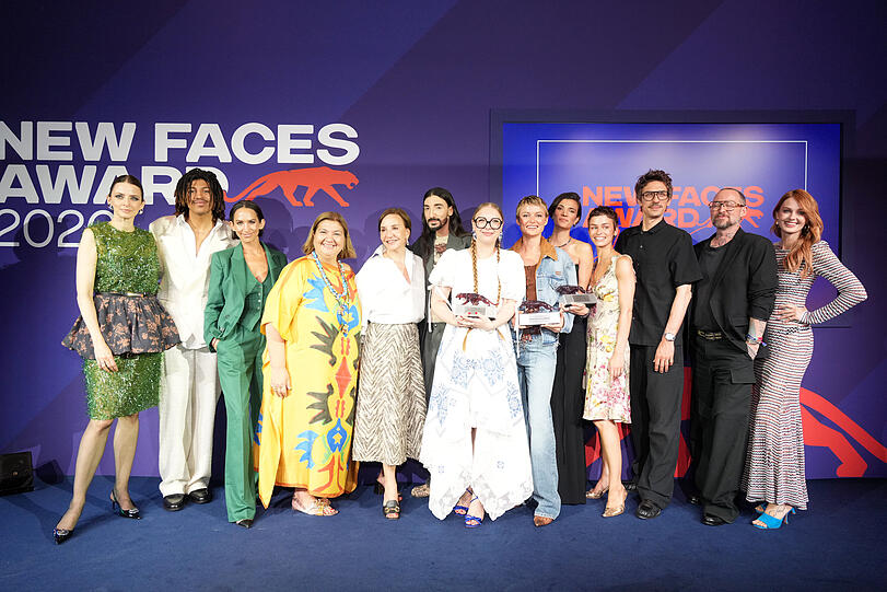 Preisträgerinnen und Jury beim "New Faces Award Style" 2026. Preisträgerinnen und Jury beim "New Faces Award Style" 2026.
