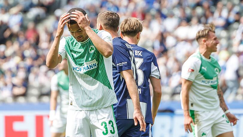 F&uuml;rth-Profi Maximilian Dietz hadert im Spiel gegen Hertha. (Archivbild)