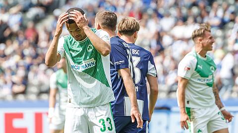 F&uuml;rth-Profi Maximilian Dietz hadert im Spiel gegen Hertha. (Archivbild)