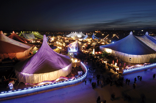 Seit dem 23. November findet auf der Theresienwiese wieder das Winter-Tollwood statt. Die AZ zeigt in der Bildergalerie die schönsten Festival-Impressionen.